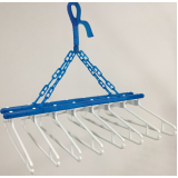 Varal com Cabides em Plástico Varal com Cabides em Plástico